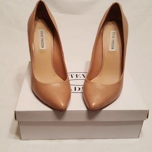 Women's high heel shoes